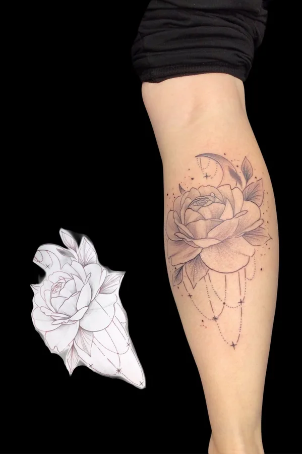 Fine-Line-Rose mit Mond an der Wade samt Zeichenvorlage, SkinLove Marchtrenk